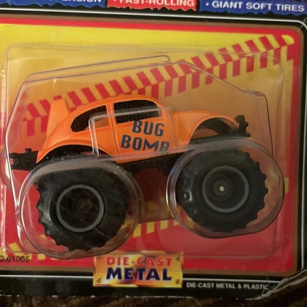 Motormax monster vehicle bug bomb Volkswagen die-cast